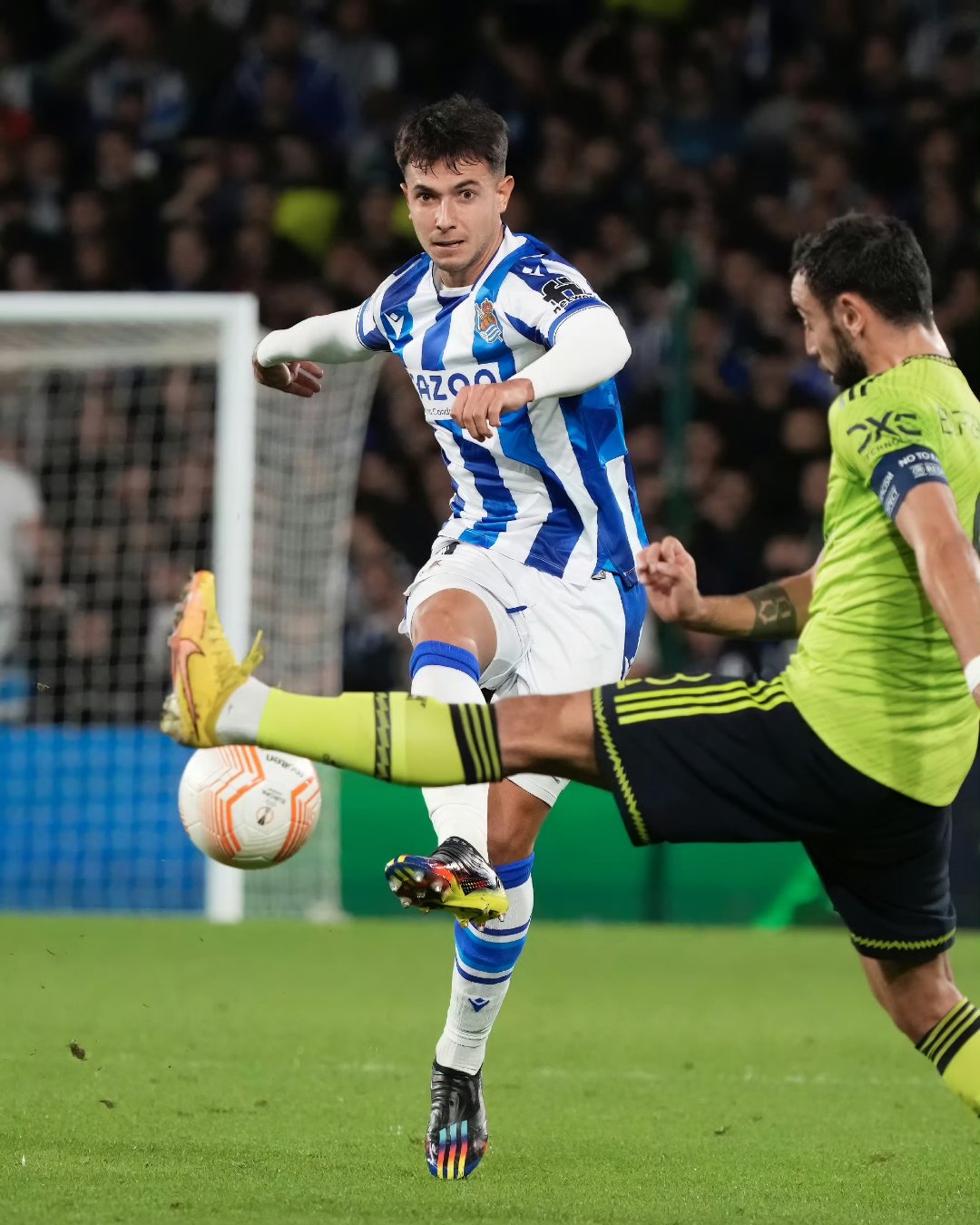 包含热刺轻取切尔西，阿扎尔梅开二度世界杯的词条