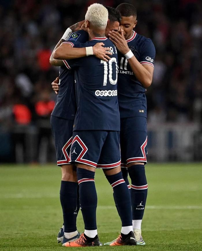 里昂轻取那不勒斯，迪玛利亚扑点救主世界杯